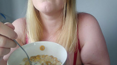 Julie_Bliss: Julie Bliss - sarapan raksasa