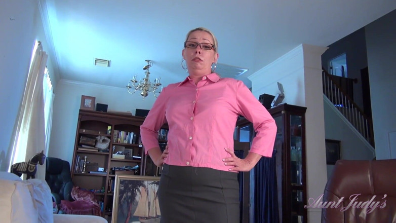 Aunt Judy's: Auntjudys - la tua zia pelosa milf Liz ti lascia venire...
