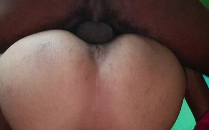 Desi naked: Iubita sexy zveltă s-a bucurat de plăcerea sexuală cu iubitul...
