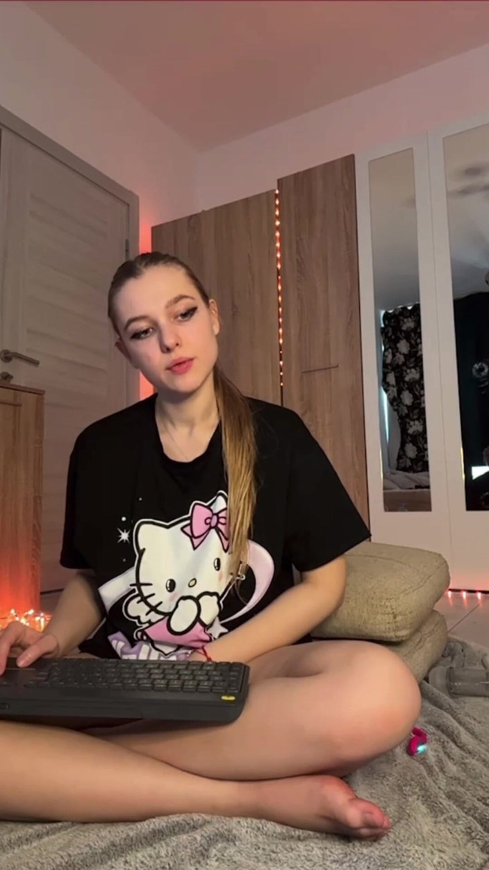 JuiceLussie: Gioco anale cosplay della mucca