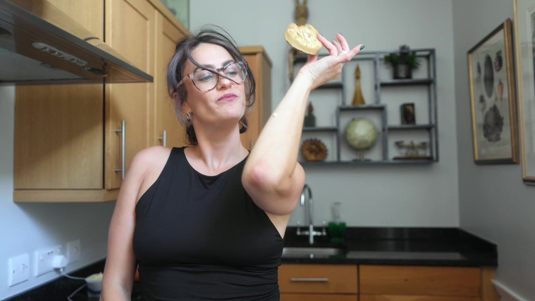 Countess diamond: आपके Domme Roommate की पसीने से तर बगल