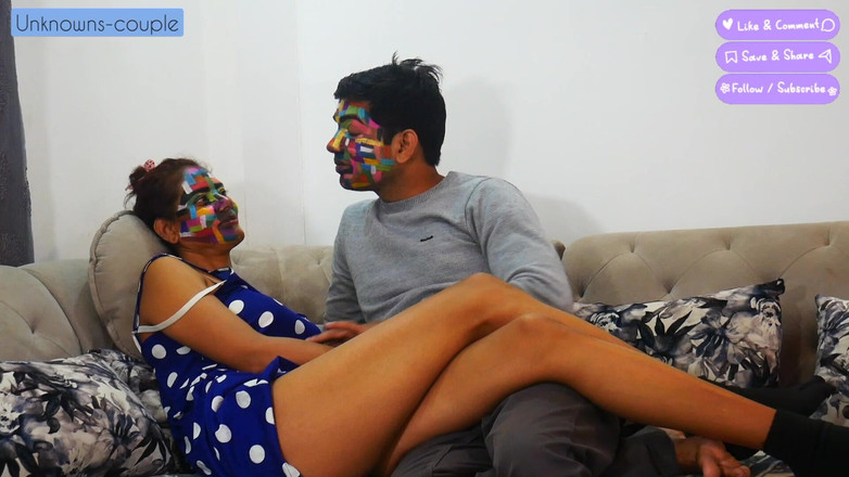 the last man: Iubitul o ia pe fată la casa lui goală pentru...