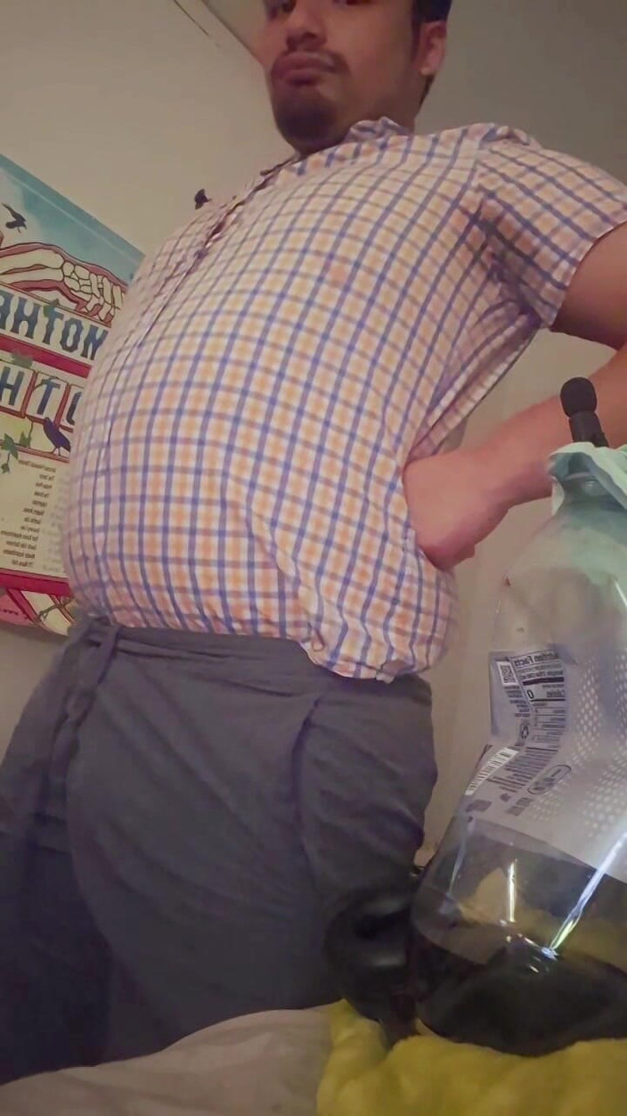 NakyJoss: Snažím se slyšet velké nedbalé a gurgles mého břicha