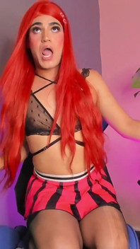 Sexy Bella Și Testiculele Ei atârnând