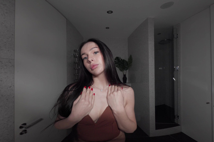 VR Bananas: Outfit and Shower Before My Birthday Party