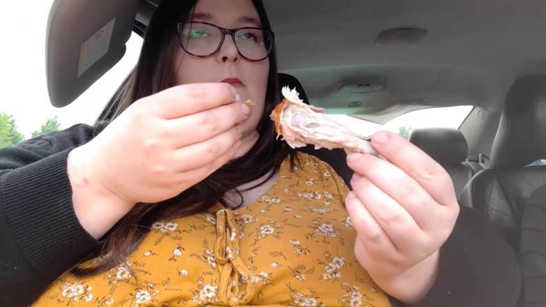 SSBBWLadyBrads: Ssbbw bbw gönnt sich kfc fingerlecken