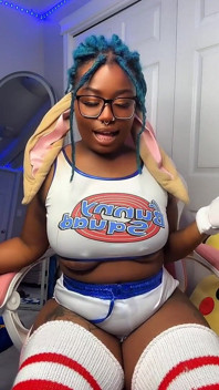 La coniglietta lola nasconde la sua carota pt 1