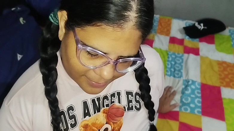 Adribella69: Eu como a bunda grande da minha vizinha enquanto o...