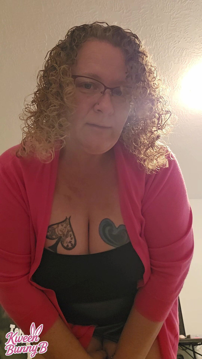 Kween Bunny B: Paní Tammy učí základní informace o lízání kundičky
