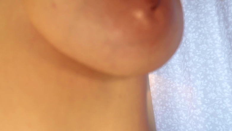 JessieHH: 大胸部asmr 第一人称视角 特写