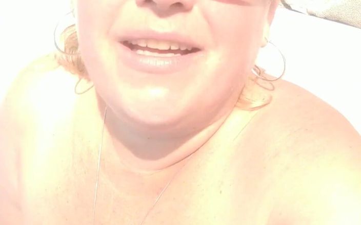 Lily Bay 73: Jag önskar att jag var i poolen naken och fick kuk...