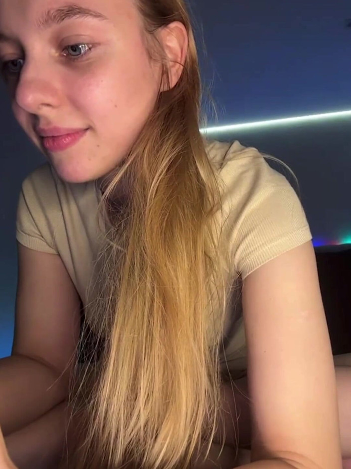 JuiceLussie: Fisting Pussy so Hard with Blond Amateur
