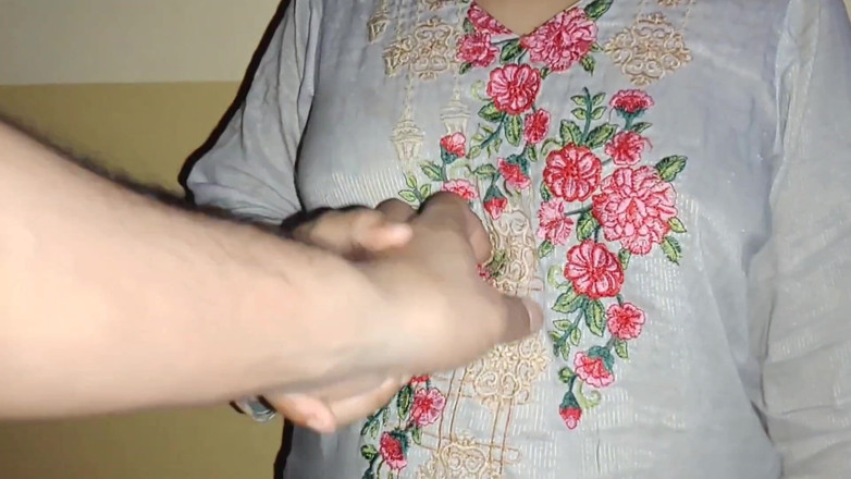 Faryal: 내 여동생에게 물건을 준 후, 나는 모든 것을 보았다 - 전체 더러운 것들