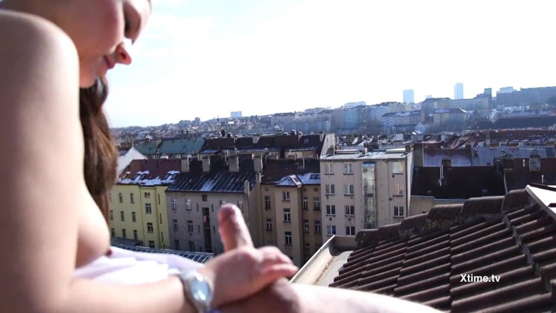 Andrea Dipre Channel: Andrea Dipre ao ar livre boquete no telhado em Praga