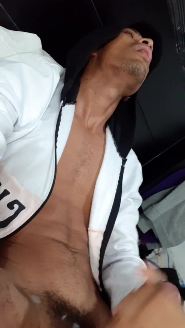 vergar4_daviid: Il ragazzo si arrapa e si sega