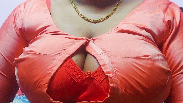 Desi Mohini: Il mio compagno di stanza soddisfa il sesso con il...