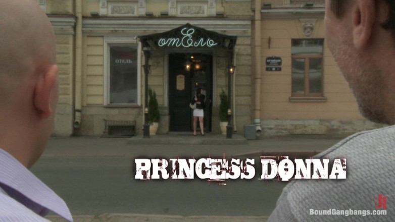 Bound Gang Bangs by Kink: Triple penetración! Doble anal Belleza rusa con enorme culo !!