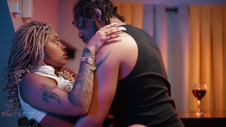 BeastnKitty: Honeydippedc wordt intiem voor de nacht