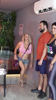 Cuplul Mattos m-a luat pe stradă, am fost să le fut și Lukas Zaad chiar a făcut anal cu mine