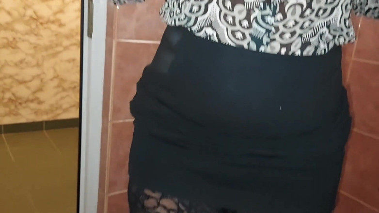 Step Mommy: Моя мачуха зловила мене за мастурбацією у ванній кімнаті