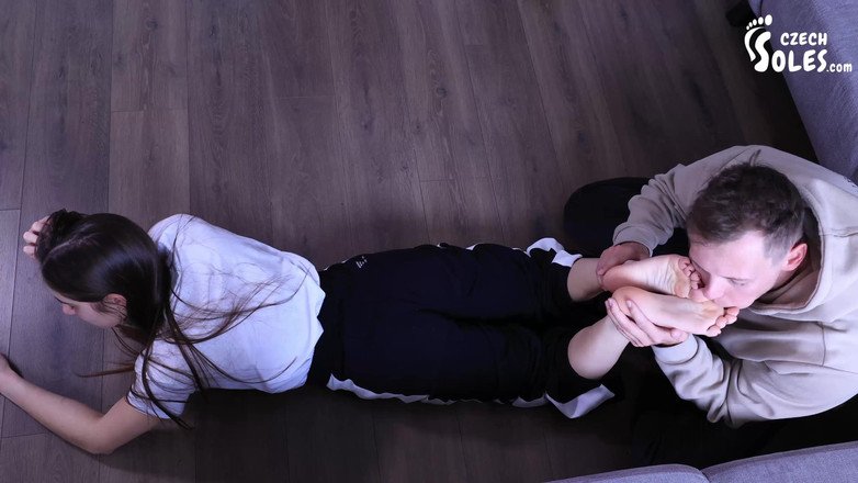 Czech Soles - foot fetish content: Pengalaman fetish kaki syurga rakan sebilik