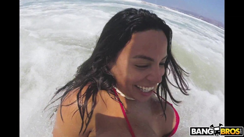 BangBros: Bangbros - il culone Luna star prende più cazzo in vacanza...