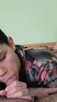 Anna, MILF sexy, suce une bite et se fait baiser beaucoup