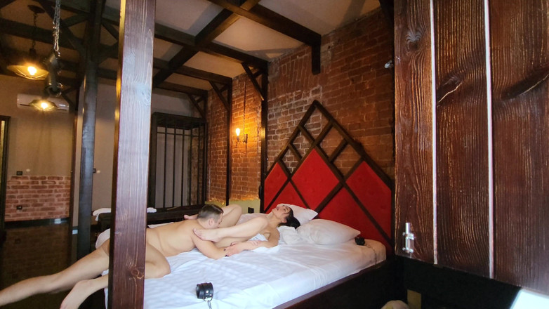 Beekeeper: Hombre Ruso Folló a Un Adole Scente Musulmán Daguestaní