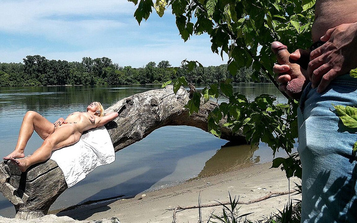 Only Taboo: Nenek dengan jembut lembu dientot anal di pantai