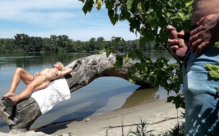 Only Taboo: Harige oma wordt anaal geneukt op het strand