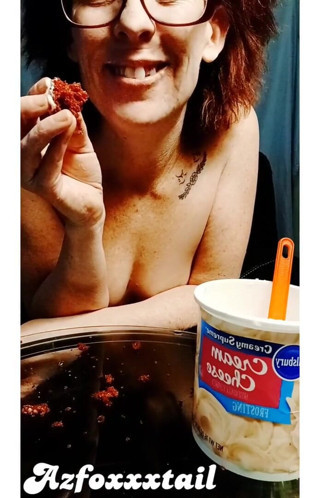 AzFoxxxTailPhelicia: Foodplay-cupcake-plná