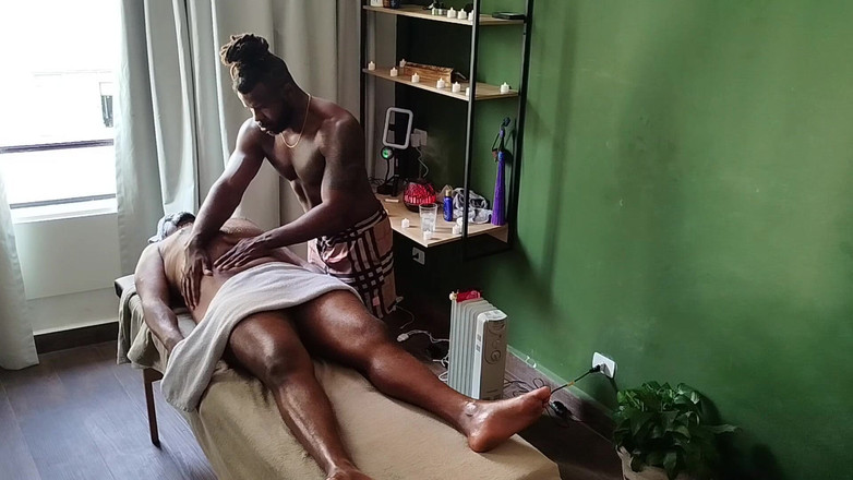 TheBlacKHunterr: Bear se faisant masser