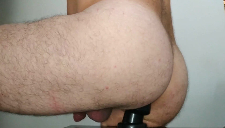 Dildofuckerxxx: 거대한 딜도와 플러그를 타고