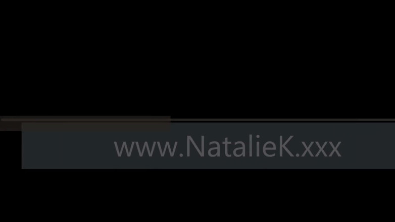 Natalie K: Ejaculare în gură futând un tip de la canapea la pat