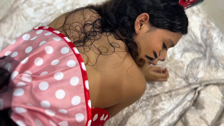 kafesexxx: Minnie chuột thoát khỏi một cuốn sách truyện để ăn một con...