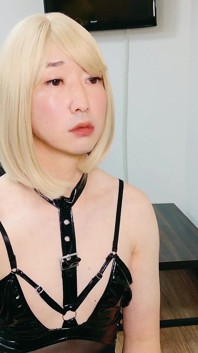 Nữ hoàng được tạo ra để cởi trần trong một cuộc trò chuyện riêng tư ...