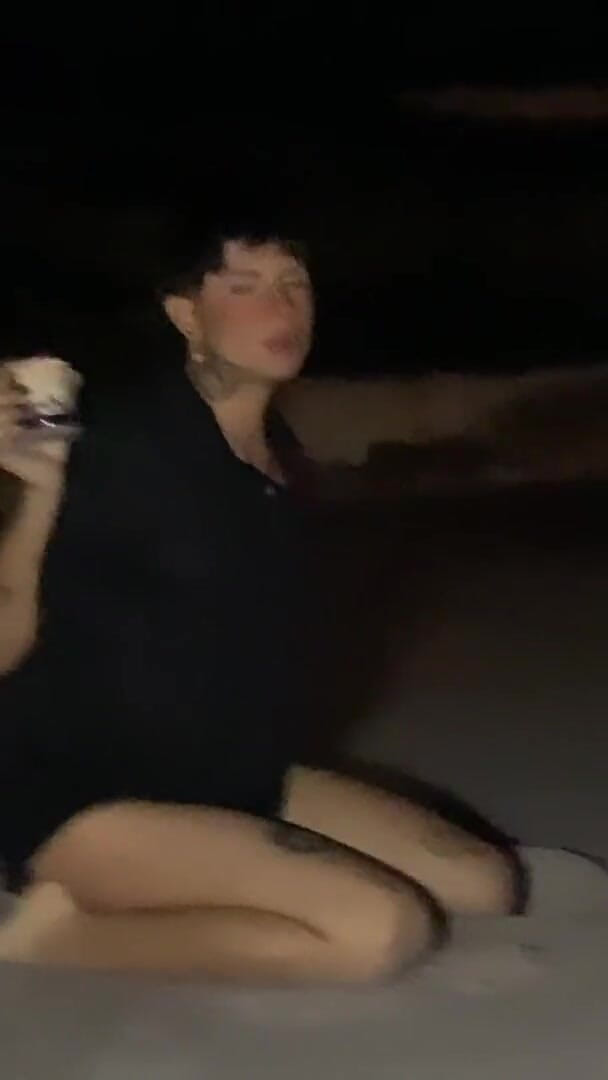 Flumenar: Menjadi si jalang seksi di pantai