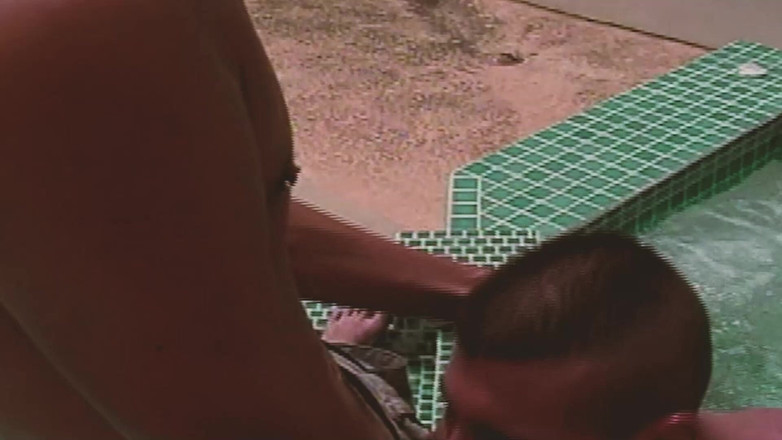 SEXUAL SIN GAY: Gay Island scène-4_gay anaal trio in het zwembad met een...