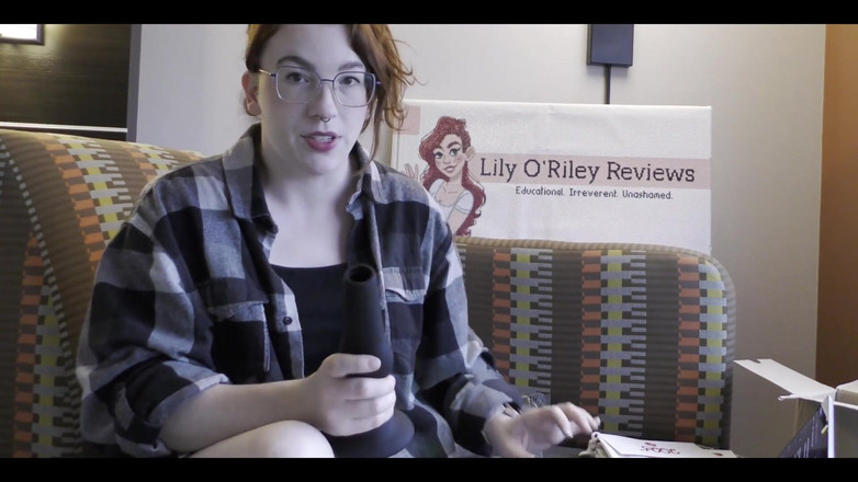 Lily O'Riley: NSFW 마야 오비포시터의 언박싱 및 테스트