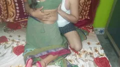 Indische schöne bhabhi hat romantik mit ihrem ehemann.