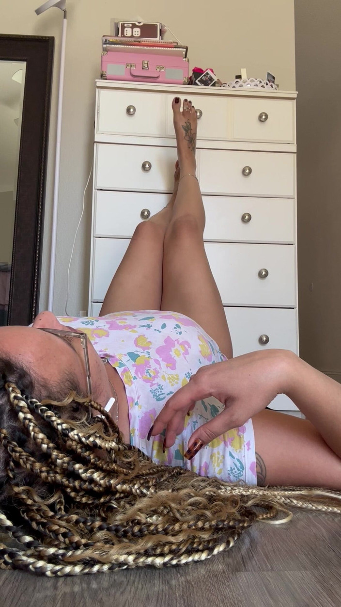 Tan feets: Латина tanfeets сильний піднімає і гладить вас в повітрі ділдо футджоб