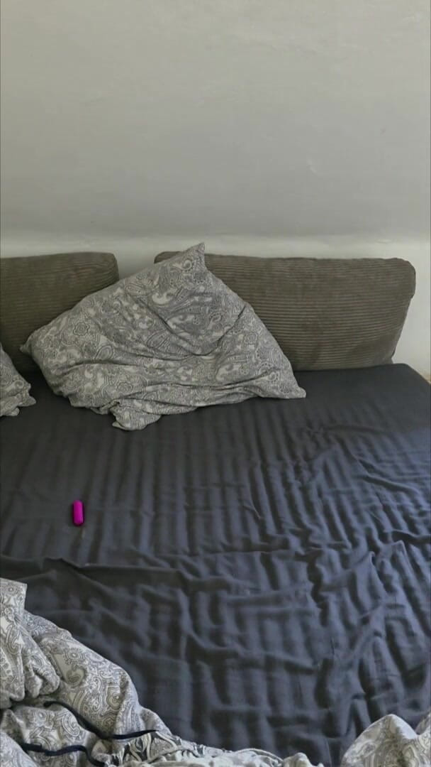 W33D PORN: Mina Javed Mini Vibrator Zabawa