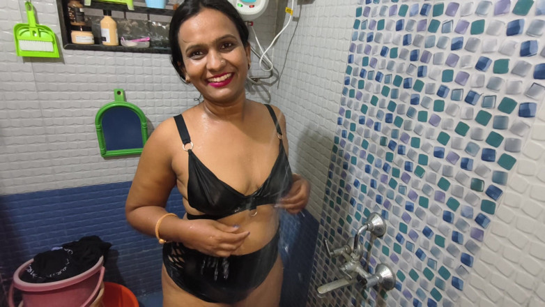 Kavita _zawazawi: Desi Indian Marathi Kavita Nude Bath with Hairy Pusssy and...