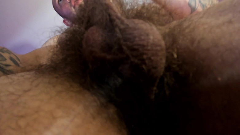 Hunky time: Alpha Muestra El Cuerpo Y Dispara Semen, Dominando