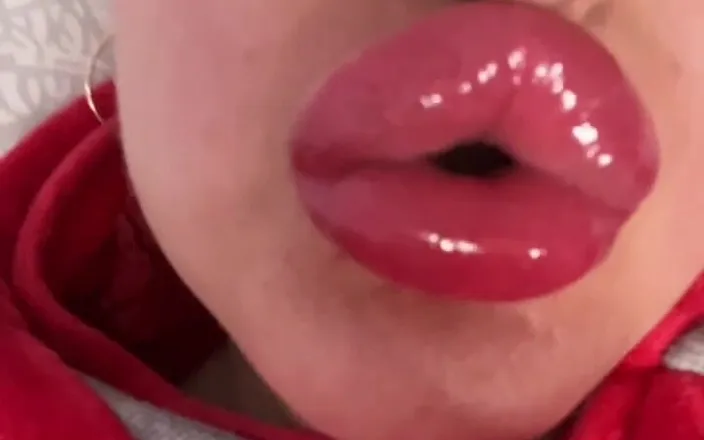 FinDom Goaldigger: Captivated by the of Big Lips and Glossy Kisses