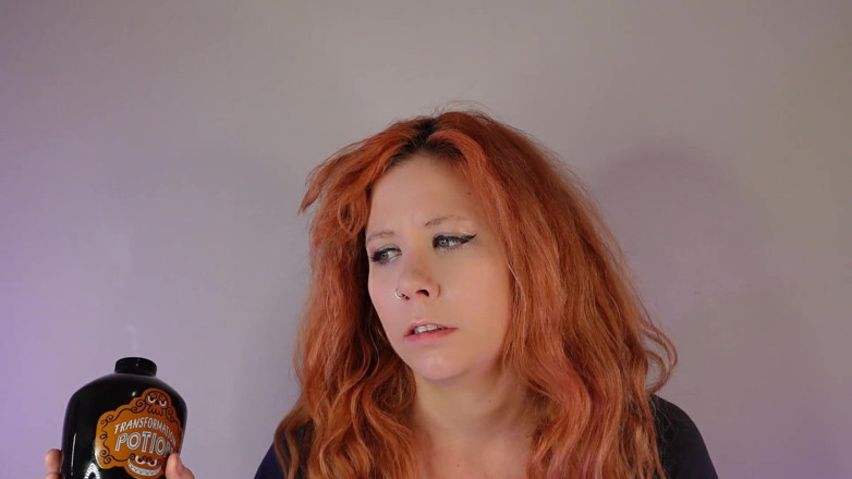 Deanna deadly: Groeidrankje doet zakenvrouw groeien!