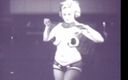 Vintage megastore: Retro wilde blondine striptease