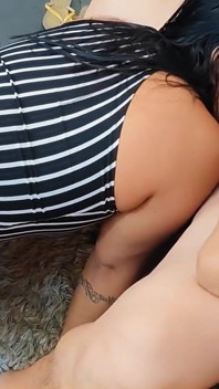 3 děvky na péro: Albina, brunetka s velkým zadkem a orální sex všechno kouří