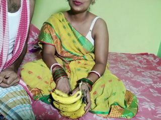 FireeCouple: Menjual pisang menyuap pisangnya sendiri (batang) kepada bhabhi Bengali