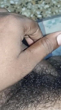 俺は自分の部屋に行ってくる、くそったれの女だ
